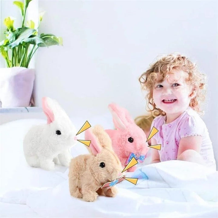 Vorderansicht Plüschhase: Frontansicht des interaktiven Plüschhasen, süß & kuschelig. Ideales Spielzeug & Geschenk für Kinder.
