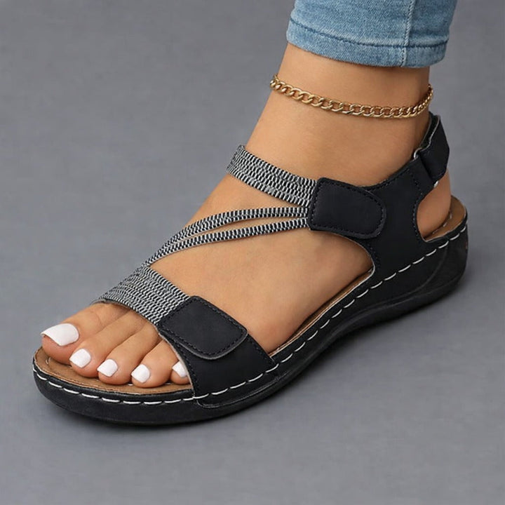 Bequeme Damen Sandalen mit praktischen verstellbaren Riemen für optimale Passform. Leichte Freizeitschuhe.