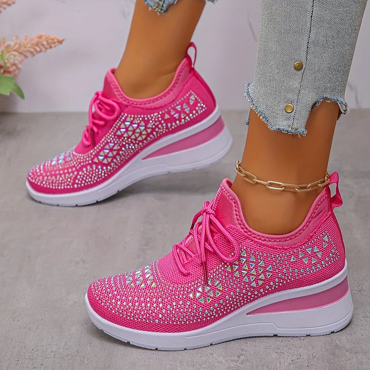 Modische Damen-Sneaker mit Strass, Keilsohle & orthopädischer Fußgewölbestütze für Komfort.