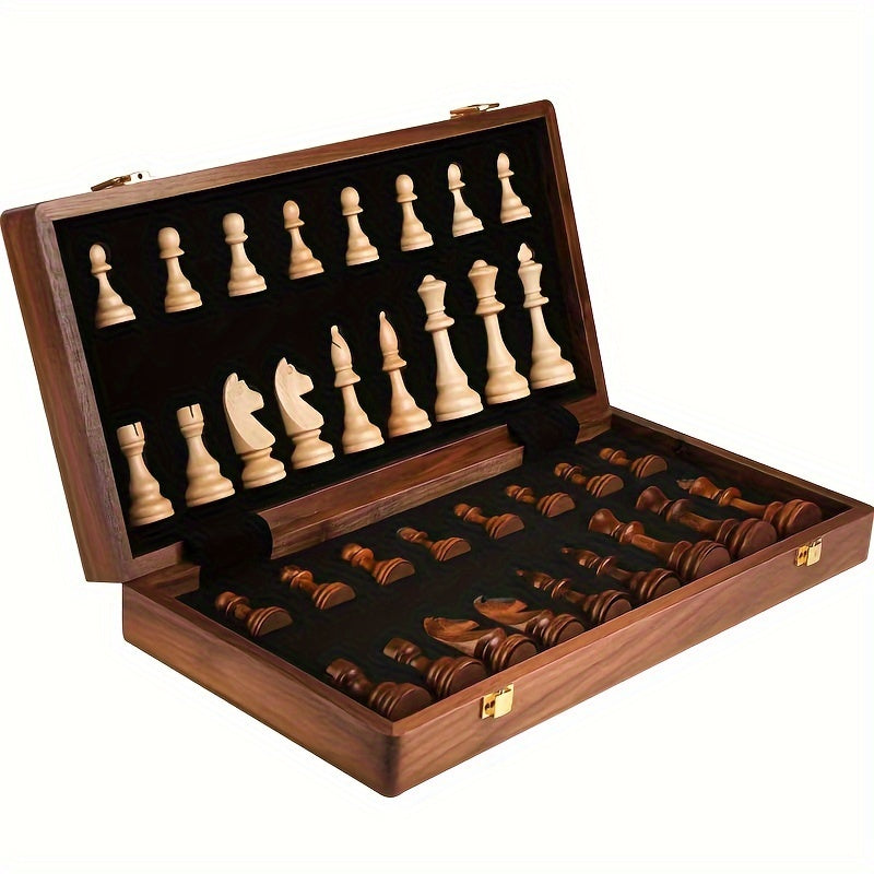 Geschenkidee: Klappbares Holz-Schachset mit praktischem Stauraum für Figuren. Fördert Strategie & logisches Denken.