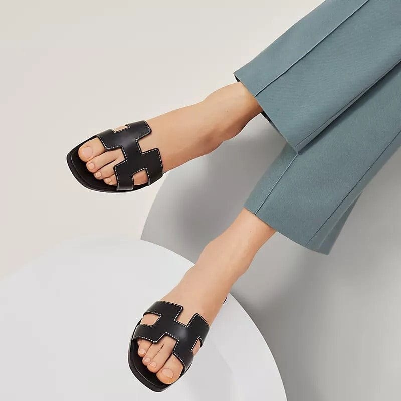 Elegante Damen Luxus Hausschuhe, offene Sommer Sandalen mit stilvollem Riemen-Design. Komfortabel.