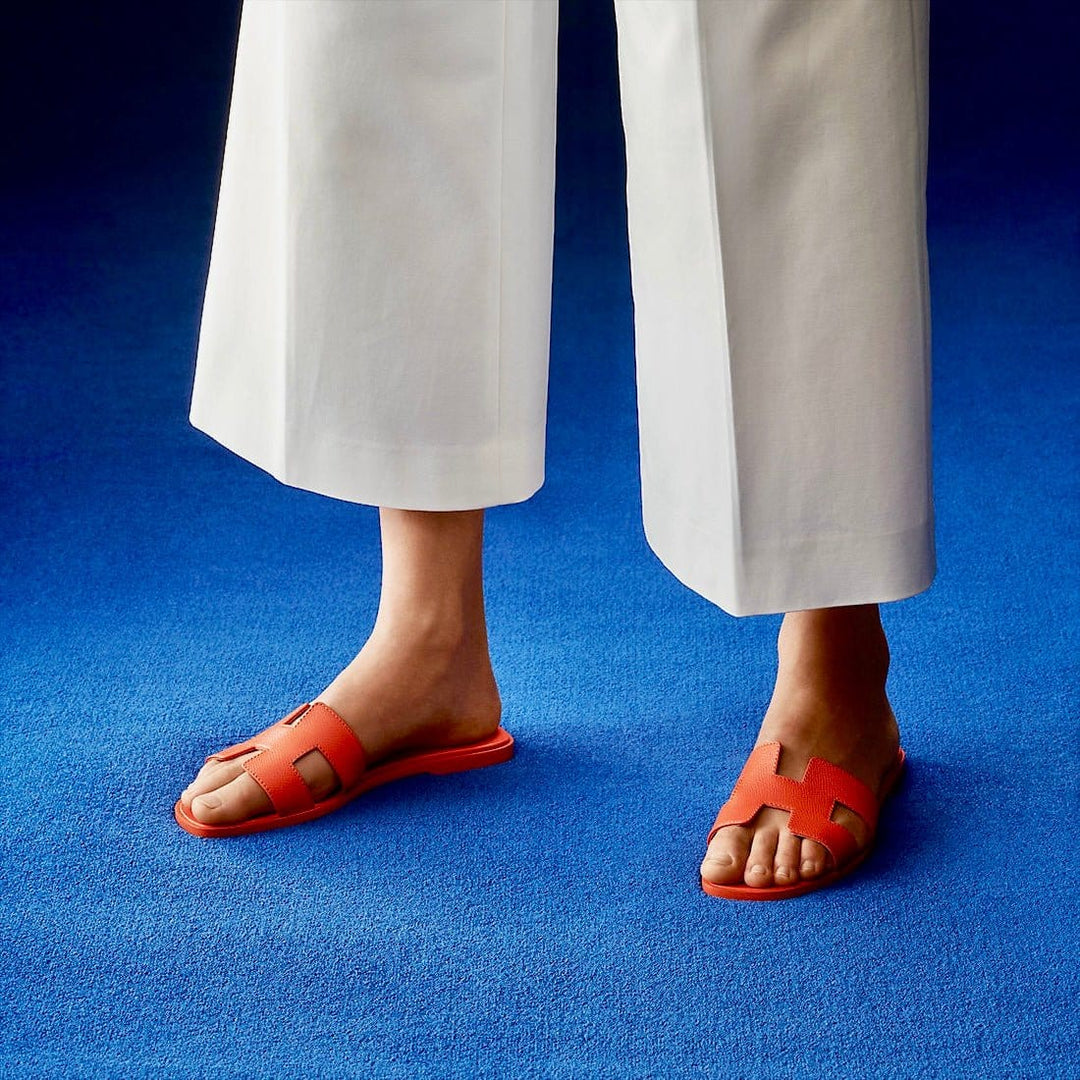 Elegante Damen Luxus Hausschuhe, bequeme Sommer Sandalen für Stil und Komfort. Flache Slipper.