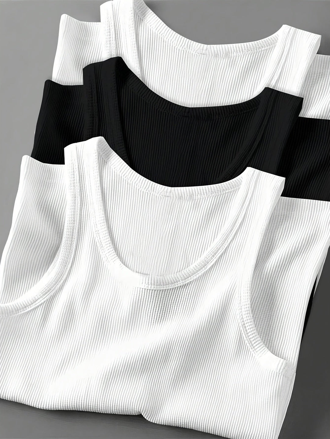 Seitenansicht: Sportliches Herren Ripp-Tanktop, modernes Activewear Muskelshirt, ideal für Fitness.