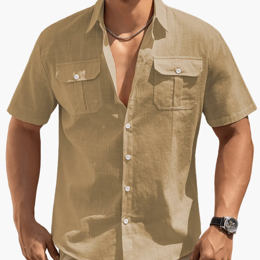 Weißes leichtes Kurzarmhemd für Herren, ideal als Sommerhemd & Freizeithemd, mit lockerem Schnitt.