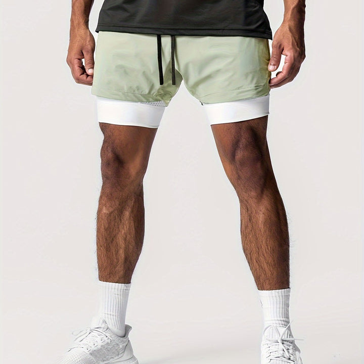 Herren Laufshorts mit Reißverschlusstasche für sichere Aufbewahrung kleiner Gegenstände beim Sport.