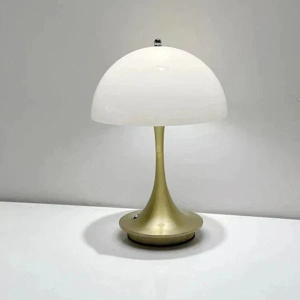 Ästhetische Blütenknospen-Lampe BloomGlow, dimmbar & kabellos, für entspannende Lichtstimmung.