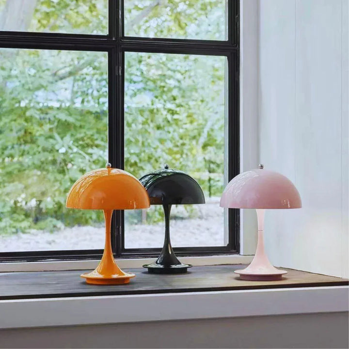 Dimmbare, kabellose Blütenknospen-Lampe BloomGlow, ideal als Stimmungslicht für Wohnzimmer.