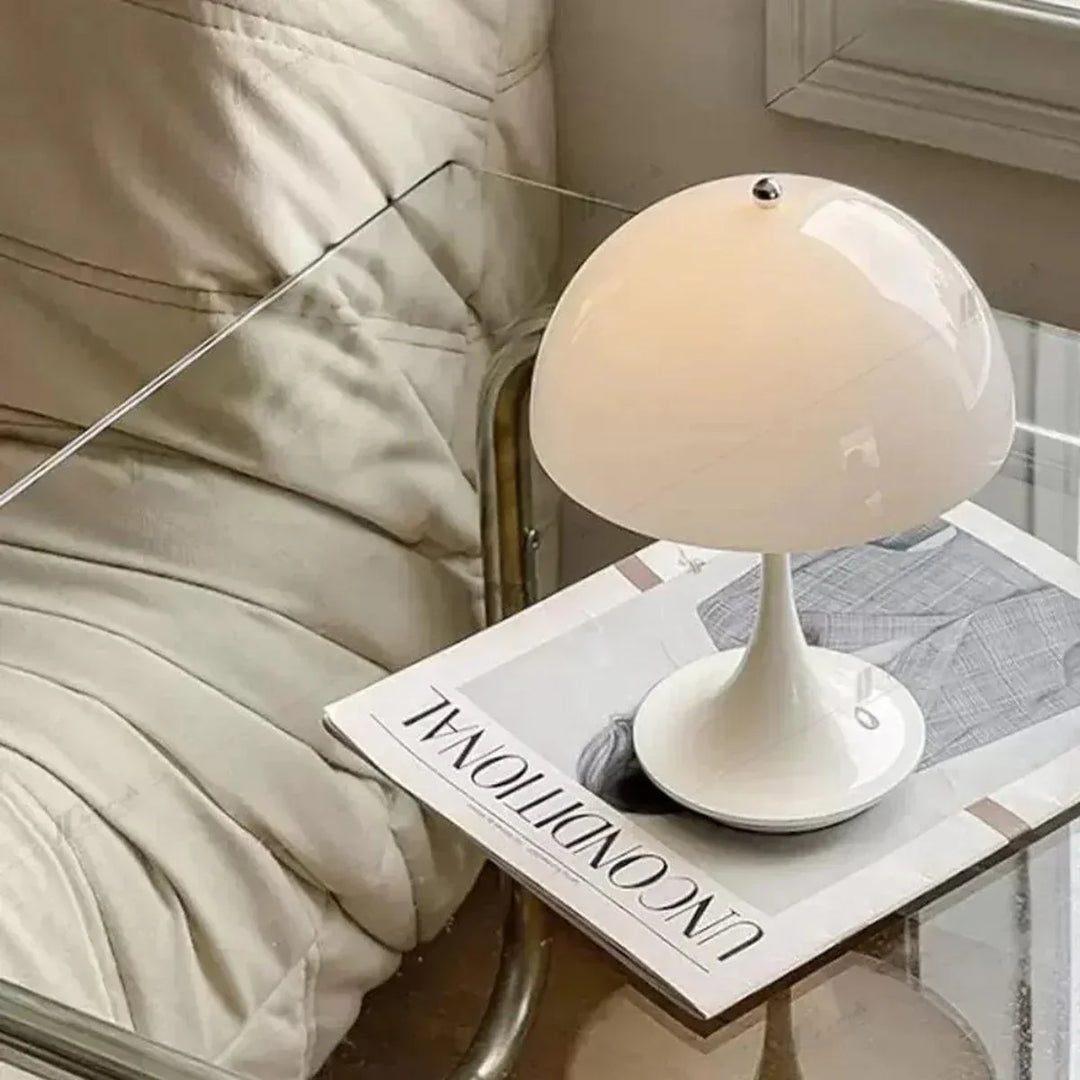 Dekorative Blütenknospenlampe BloomGlow, dimmbar & kabellos, als moderne Wohnzimmerlampe oder Nachttischlicht.