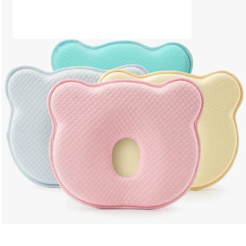 Hypoallergenes ErgoNest Memory-Schaum Babykissen, atmungsaktiv, fördert gesunde Kopfform & Entwicklung.