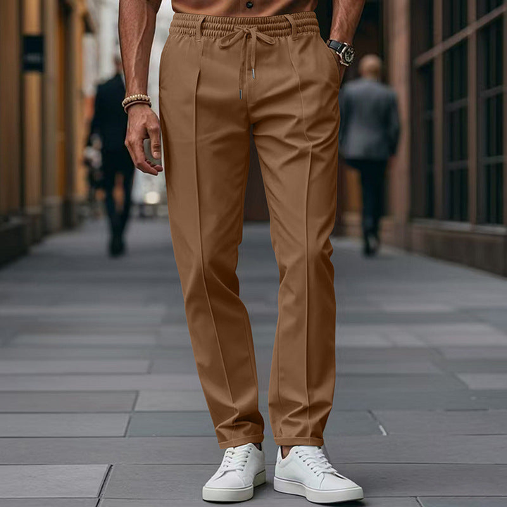 Vielseitige schwarze Alltagshose für Herren, Tapered Fit, bequem und elegant für jeden Tag.