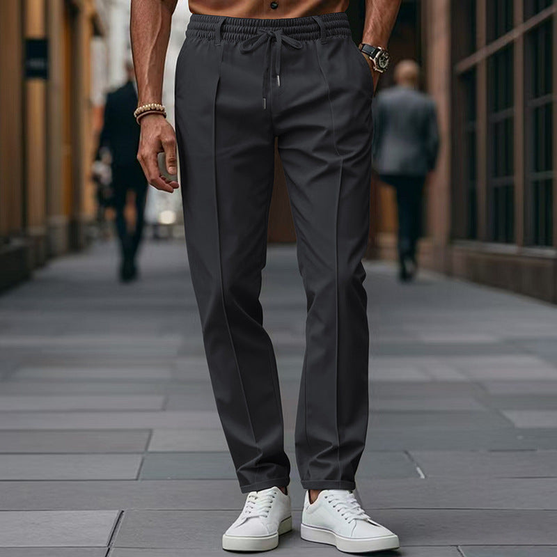 Bequeme schwarze Herren Freizeithose Tapered Fit mit Kordelzug, ideal für Alltag & Casual Look.
