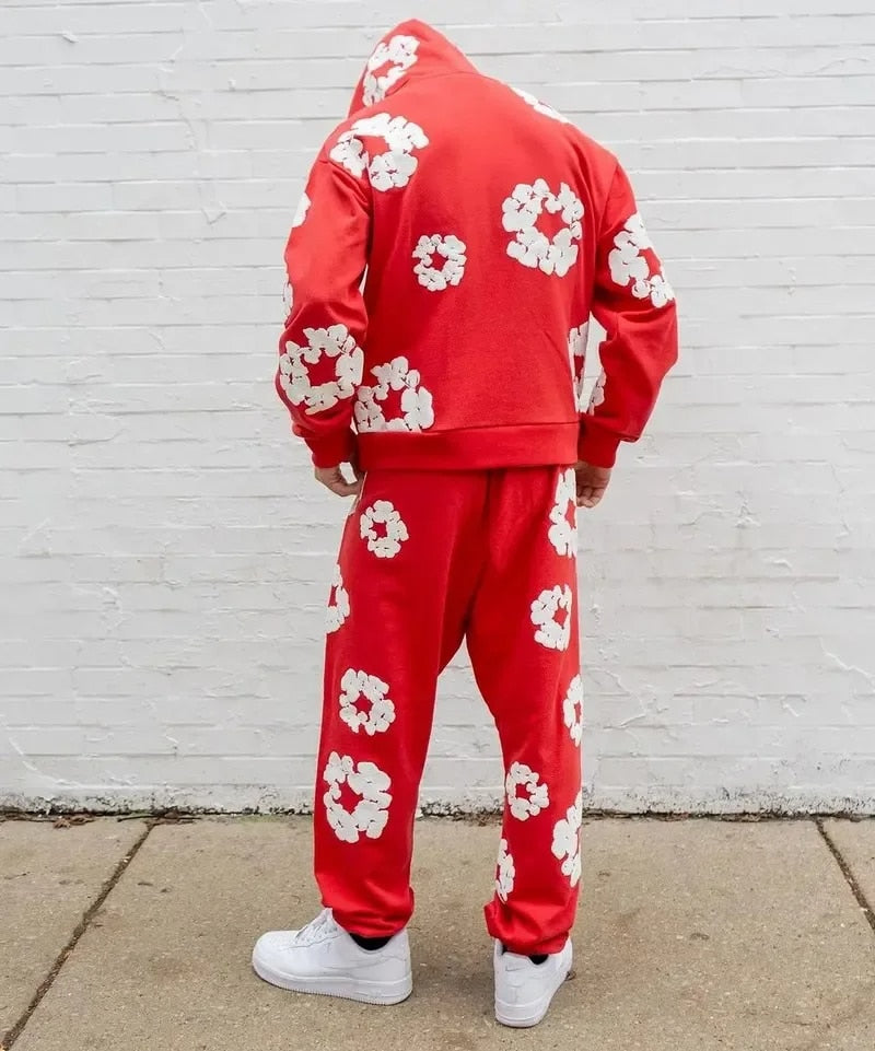 Nahaufnahme eines bequemen Oversized Hoodies für Herren. Weicher Kapuzenpullover in Unifarbe, perfekt für den Alltag.