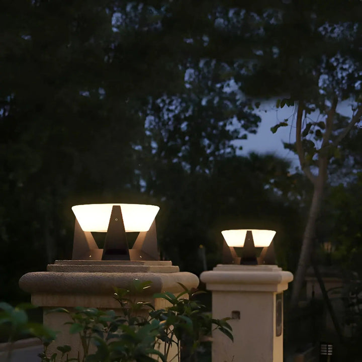 Stilvolle Solar Gartenlampe im japanischen Stil, eine elegante Dekoration und Beleuchtung für Ihren Outdoor-Bereich.