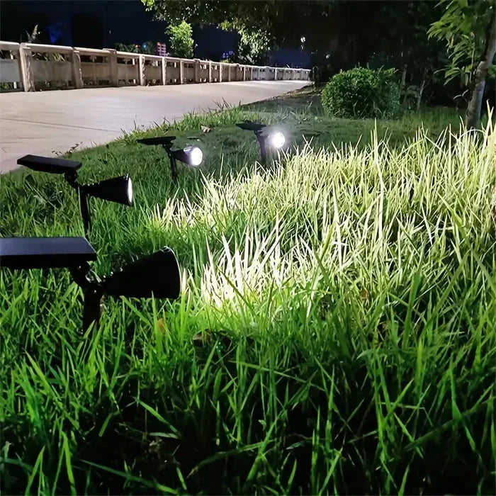 Energiesparender Solar-LED-Spotlight für Außenbereiche. Automatische Gartenbeleuchtung ohne Strom.