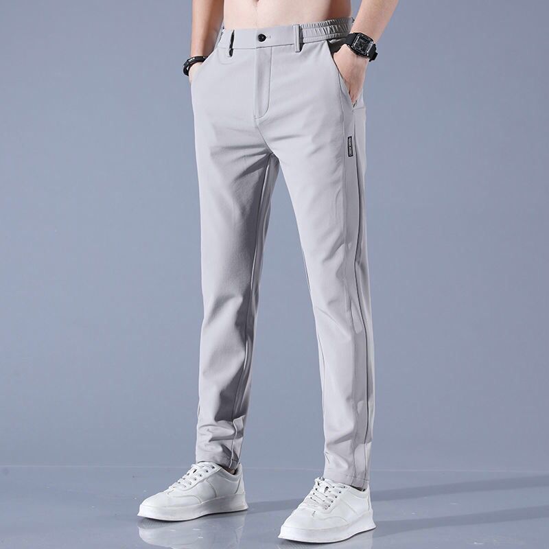 Sportliche Herren Golfhose in Schwarz, feuchtigkeitsableitend & langlebig für optimale Performance beim Golf.