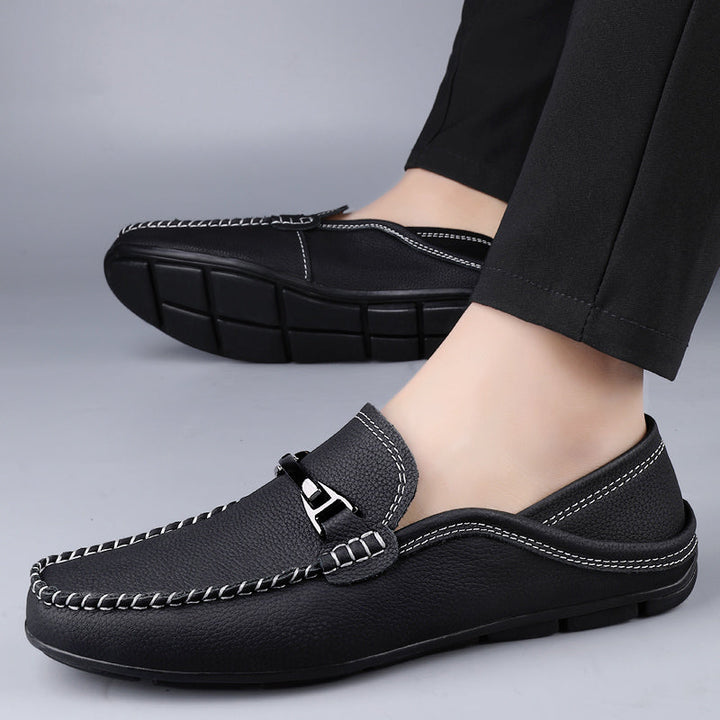 Blaue Herren Loafer, stilvoll und komfortabel. Vielseitige Slip-on Schuhe mit edlem Metallic-Bit für jeden Anlass.