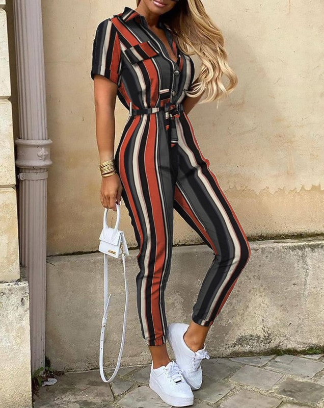 Bequemer Damen Einteiler mit Kurzarm. Ein vielseitiger Jumpsuit für Sommermode, mit modischem Taillengürtel.