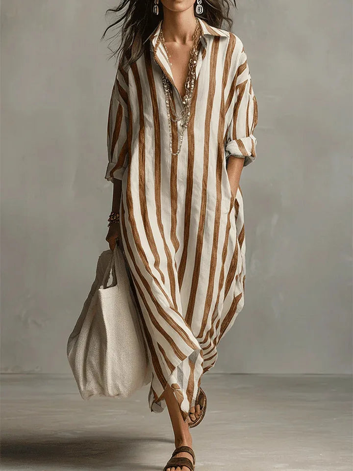 Elegantes gestreiftes Maxikleid mit Kragen und Knopfleiste, vielseitig für Freizeit.