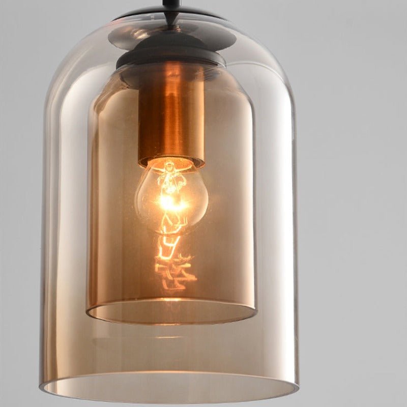 Doppelglas-Deckenlampe: Rauchgrauer Glasschirm mit Rost-Details. Moderne Pendelleuchte für warmes Licht.