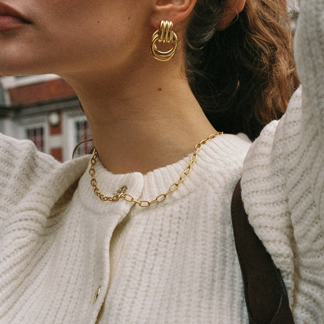 Eleganter Damen Paperclip Choker aus Edelstahl mit Toggle-Verschluss, minimalistisch & wasserfest.