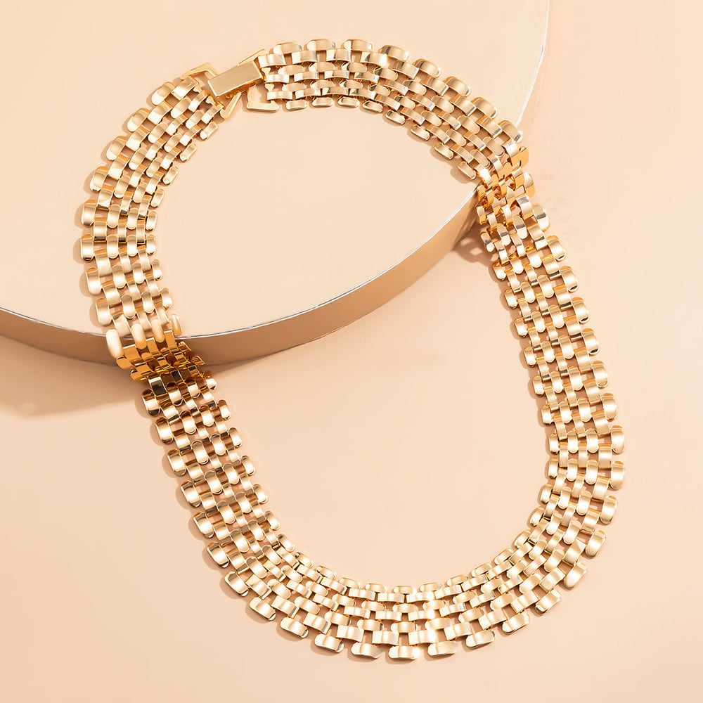 Auffällige Damen Klobige Gliederkette, eine stylische Statement-Halskette in glänzendem Gold oder Silber.