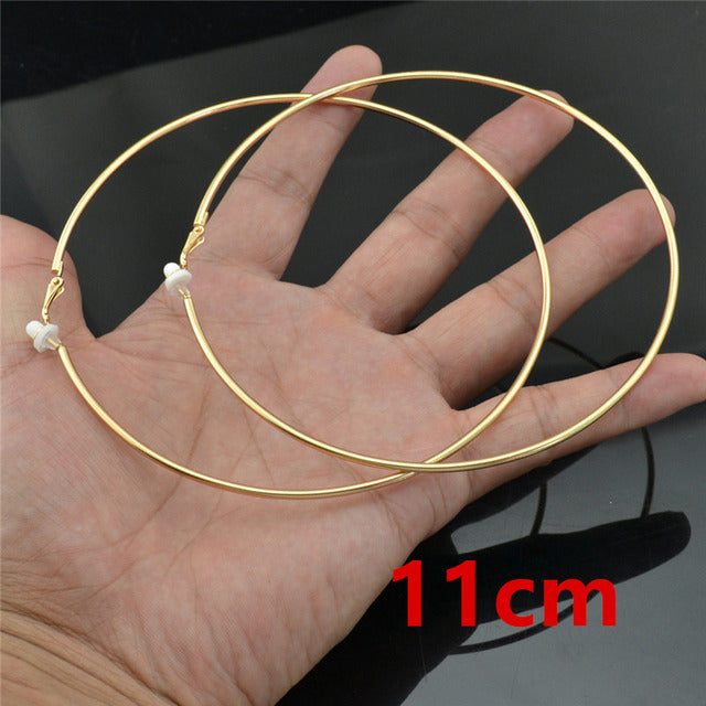 Luxuriöse Gold Clip Ohrringe, Damen, Piercing-frei, für einen glamourösen und bequemen Auftritt.