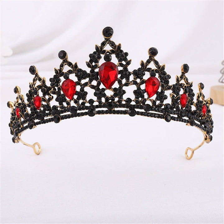 Elegante Glitzerkrone Gold mit farbigen Akzenten, perfektes Accessoire für Prinzessinnen.