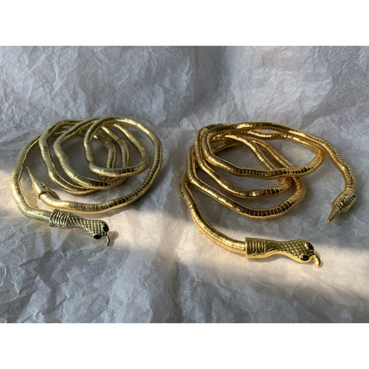 Glamouröse Schlangenkette für Damen, goldfarben, mit edlem Tiermotiv, als stilvolle Geschenkidee für Frauen.