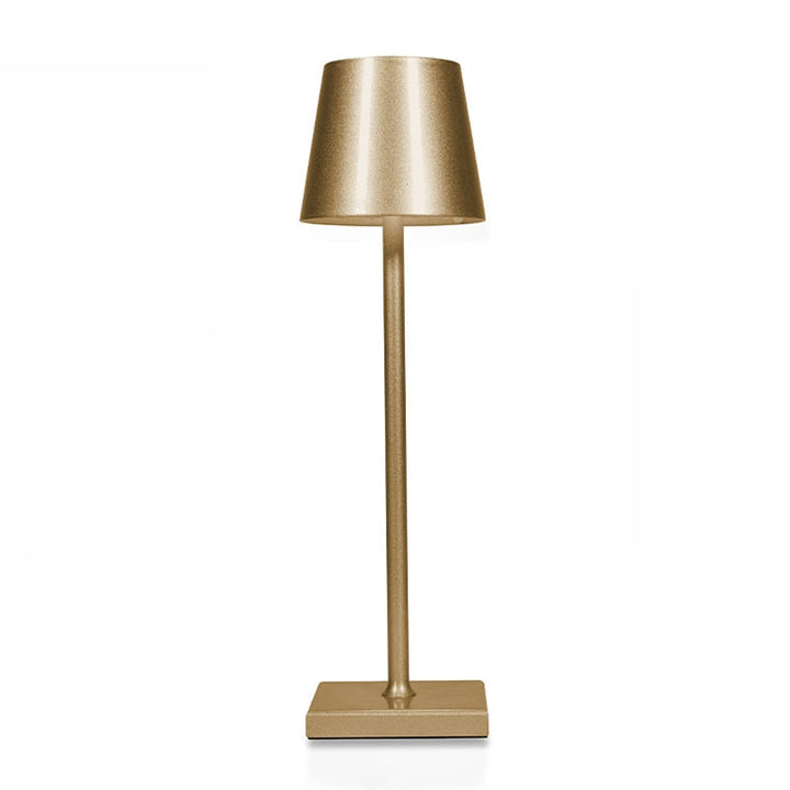 Stilvolle aufladbare LED Tischlampe als Wohnzimmerlampe, schafft angenehme Ambientebeleuchtung.