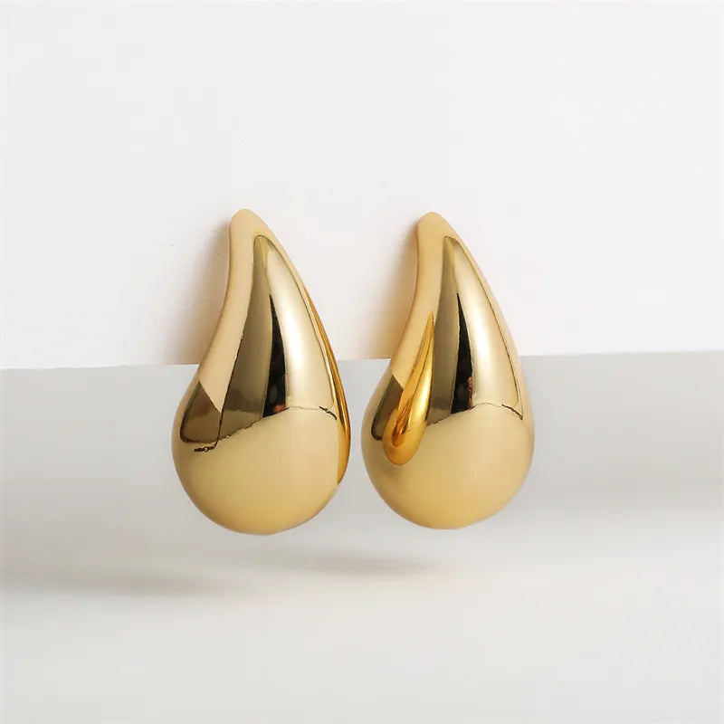 Stilvolle Damen Tropfenohrringe in Gold, ein eleganter Goldschmuck und perfekte Geschenkidee für jede Frau.