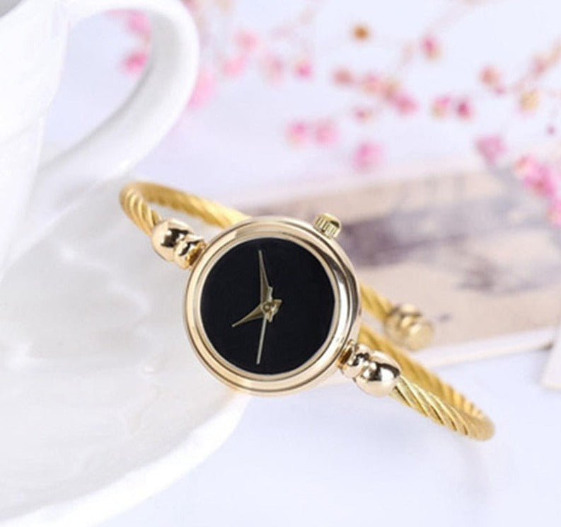 Modische Damen Armbanduhr, elegant und zeitlos, ein perfektes Geschenk für Frauen, passend zu jedem Outfit.