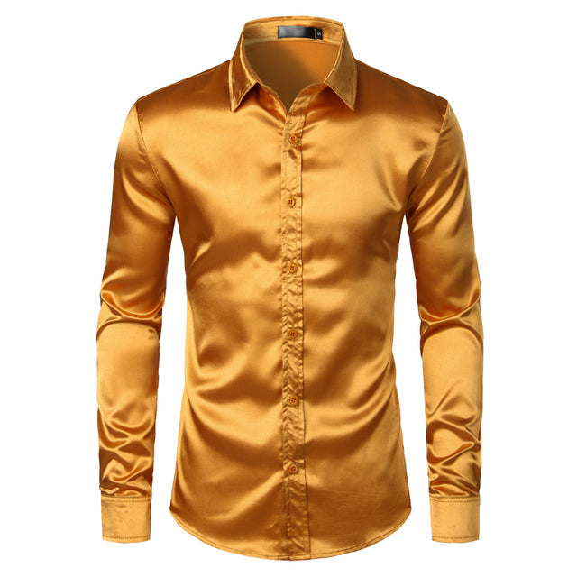 Elegantes Langarmhemd für Herren. Das perfekte stilvolle Oberteil für die Männermode im Frühling.