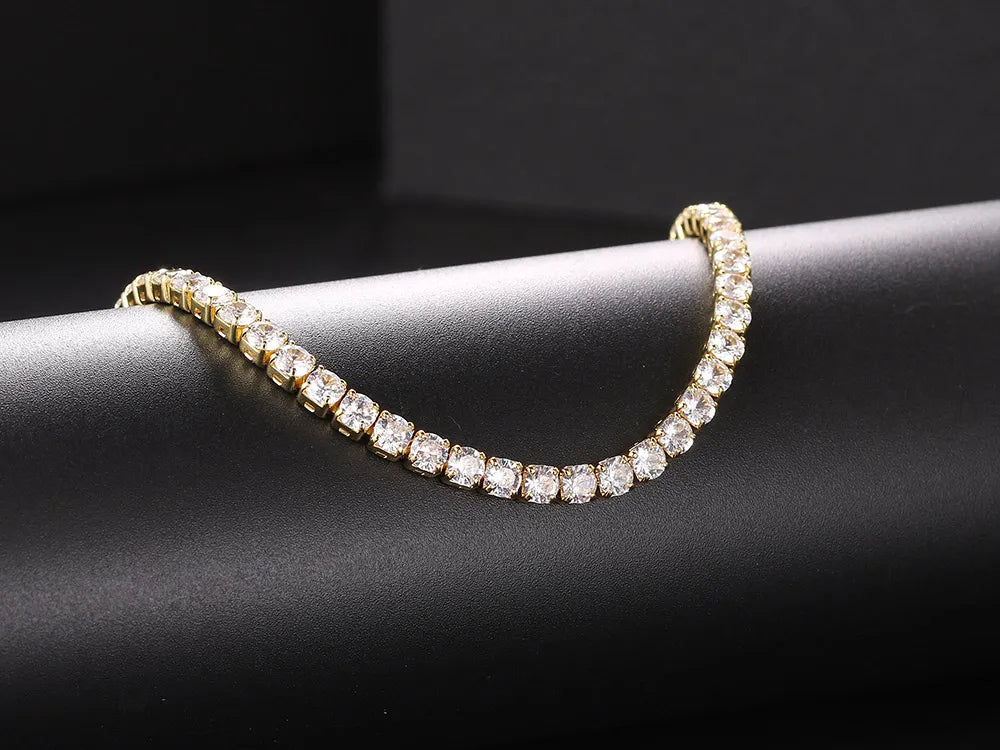 Damen Tennis Halskette aus Edelstahl mit funkelnden Zirkonia Kristallen. Eleganter Glitzerschmuck.