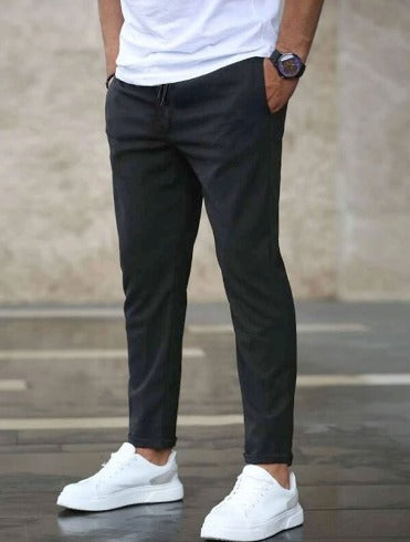 Bequeme schwarze Businesshose für Herren: Stretch & Slim Fit, elegant, atmungsaktiv & ganzjährig.