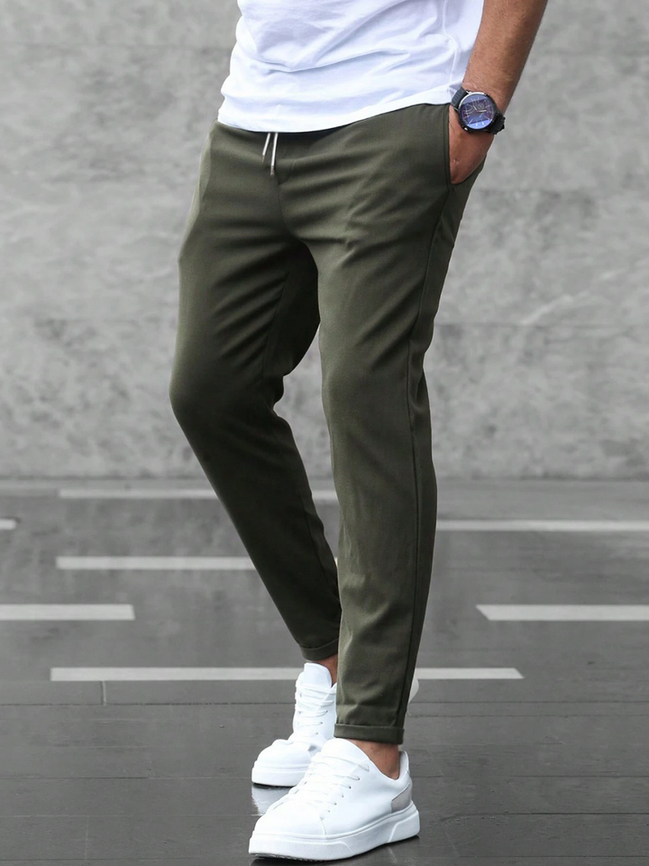 Graue Herren Stretchhose: Elegant & bequem, Slim Fit für Business, Büro & smarte Freizeitoutfits.