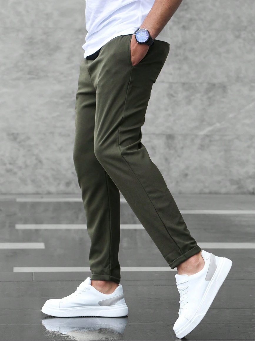Bequeme schwarze Herrenhose Slim Fit: Stretch-Freizeithose & Businesshose, atmungsaktiv, modern.