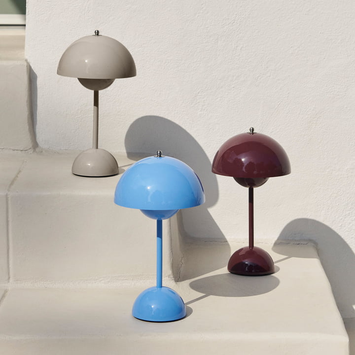 Gemütliches Licht im Büro: Kabellose dimmbare LED Lampe MoonGlow, entspannt und produktiv.