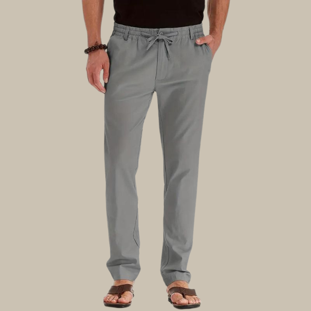 Leichte Herrenhose für den Sommerurlaub. Stilvoll & bequem mit elastischem Bund. Perfekt für entspannte Reisen.