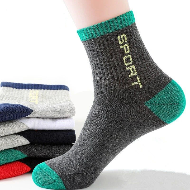 Vielseitige Herren Sportsocken für Freizeit & Sport. Atmungsaktiv, rutschfest und bieten den ganzen Tag Komfort.