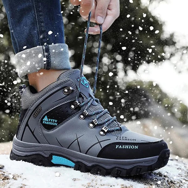 Ein Paar wasserdichte Herrenstiefel, stilvoll & robust. Ideal als Fashion Boots für Herbst & Winter, ergonomisch.