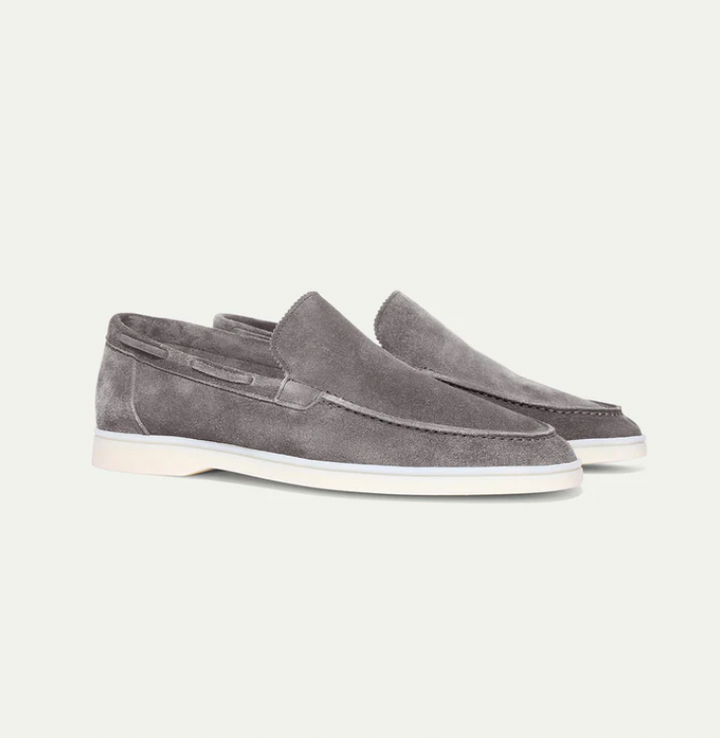 Elegante schwarze Herren Loafer mit feinem Detail, bequeme Luxusschuhe für stilvolle Herbst- & Frühlingslooks.