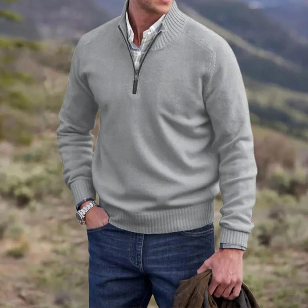 Eleganter Herrenpullover mit Reißverschluss, perfekt für den vielseitigen Alltagslook im Winter.