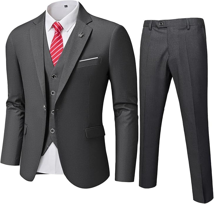 Detaillierte Ansicht des Revers am eleganten Herrenanzug. Klassische Herrenmode für Business.