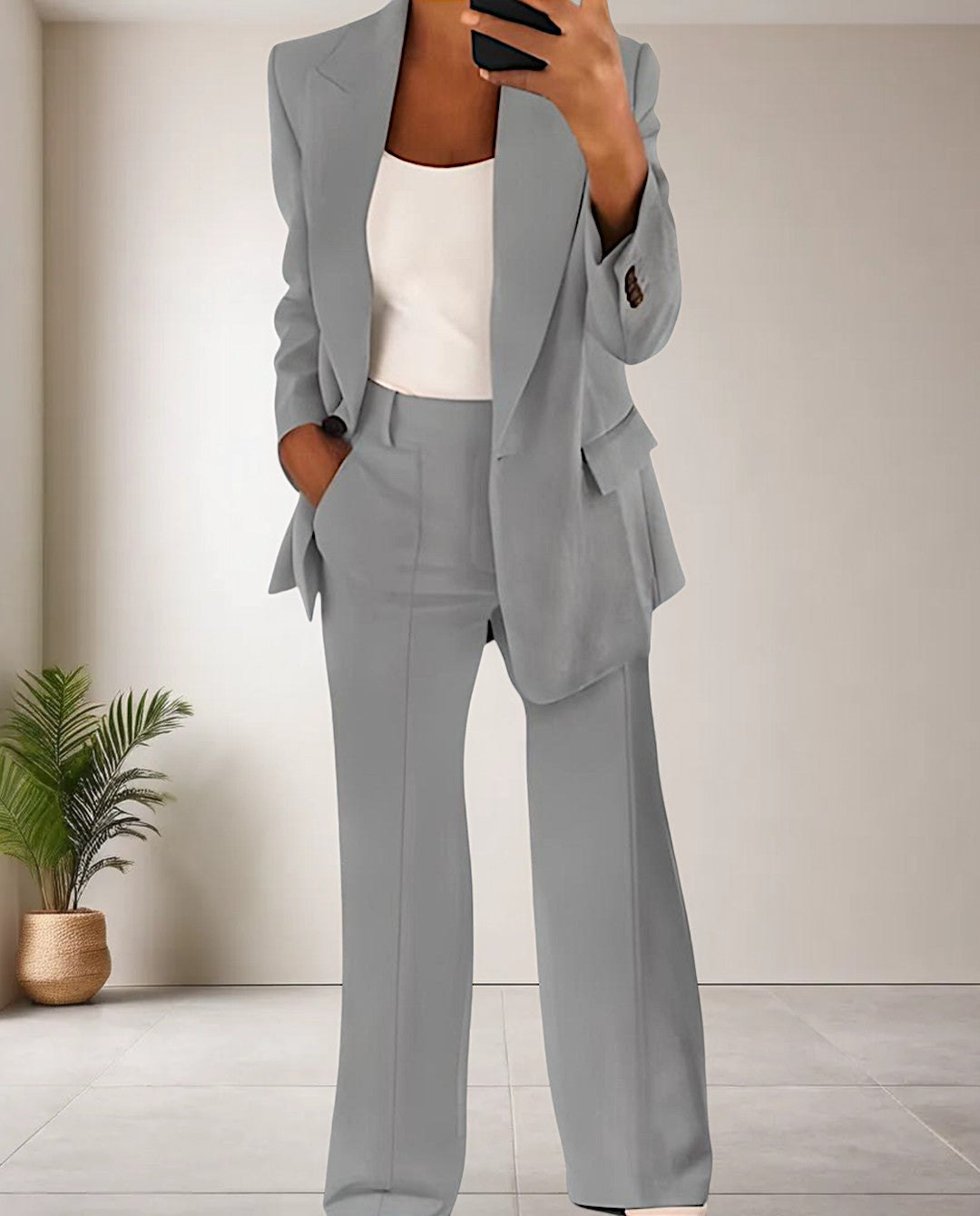 Komfortable Anzughose des 2-teiligen Damen Hosenanzugs. Vielseitig für Business, Freizeit & elegante Herbst-Outfits.