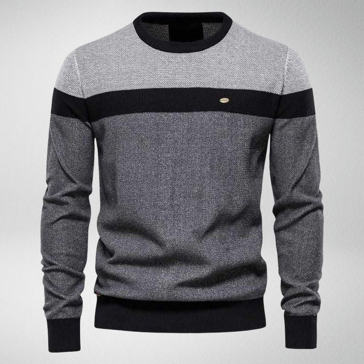 Warmer, stilvoller oranger Herrenpullover für kalte Tage. Klassisches, bequemes Herbst- & Winteroberteil.