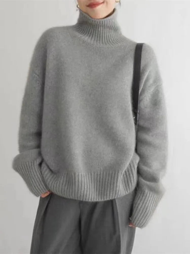 Kuscheliger Damen Rollkragenpullover für stilvolle Wintermode, warm haltend & sehr angenehm zu tragen.