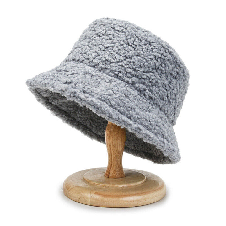 Warmer Unisex Teddy Hut, perfekt als stylischer Fischerhut für kalte Herbst- und Wintertage. Angenehm & kuschelig.