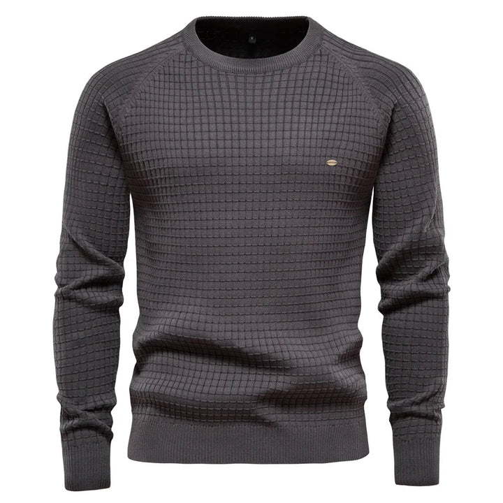 Rückansicht eines gemütlichen Herren Langarm Pullovers. Basic-Kleidungsstück für Herbst & Winter.