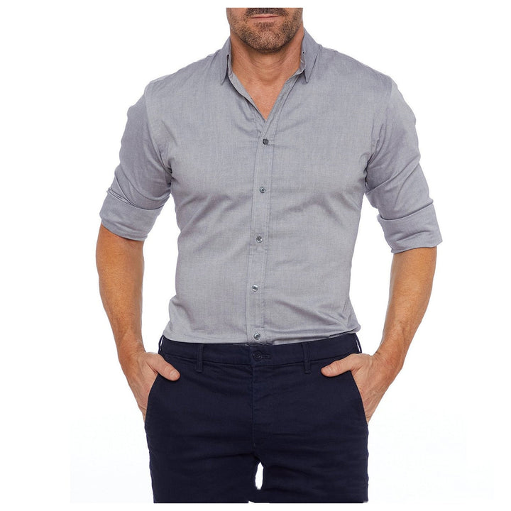 Stilvolles Businesshemd für Herren, knitterfrei mit Reißverschluss. Elegante Herrenmode für Frühling und Büro.