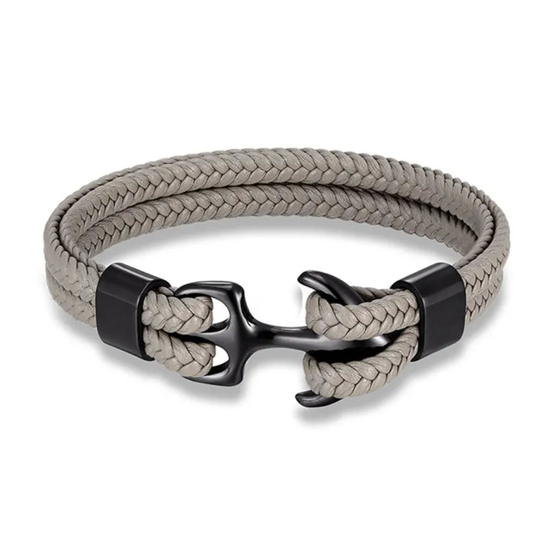 Schwarz-silbernes Unisex Anker-Armband mit mehrschichtiger Optik. Trendiges maritimes Accessoire, ganzjährig.